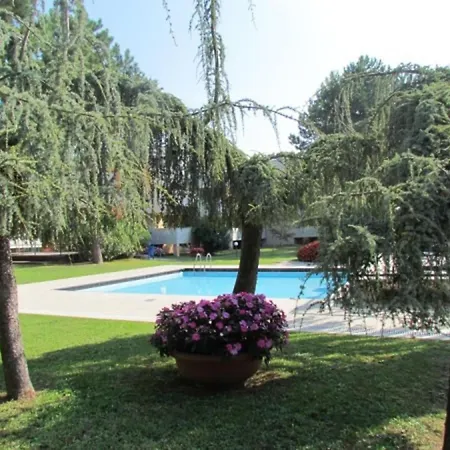 Апартаменты Flat With Terrace Overlooking The Pool Бибионе