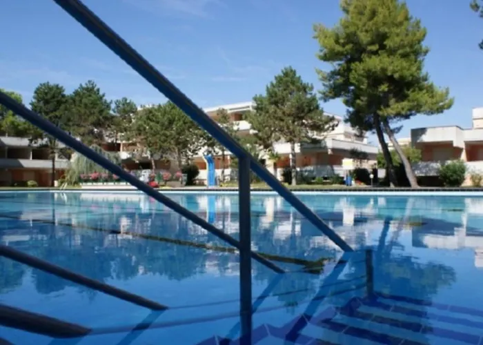 Flat With Terrace Overlooking The Pool Apartament Bibione