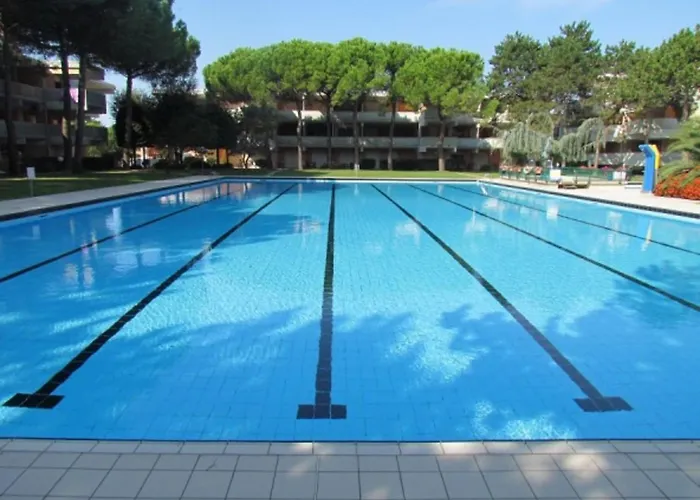 Flat With Terrace Overlooking The Pool Apartament Bibione