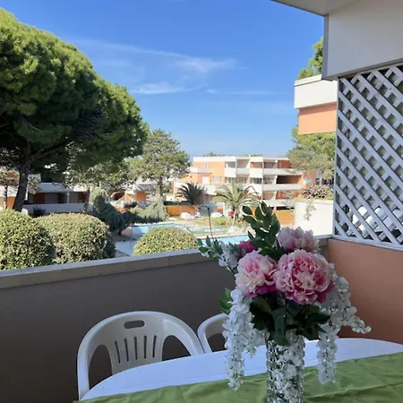 Flat With Terrace Overlooking The Pool Apartament