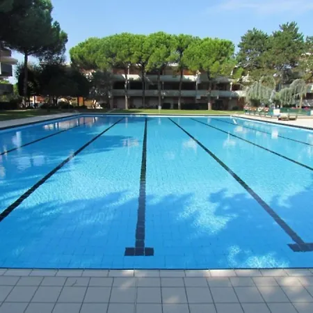 Flat With Terrace Overlooking The Pool Apartament Bibione