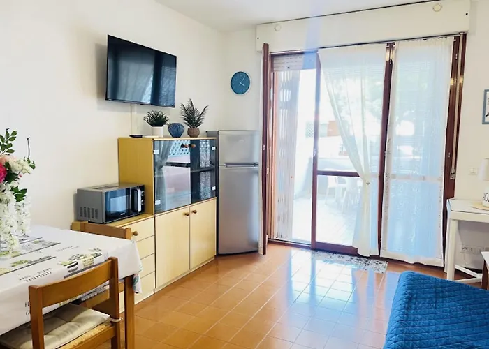 Flat With Terrace Overlooking The Pool