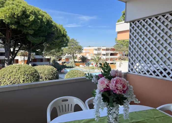 Flat With Terrace Overlooking The Pool Apartamento