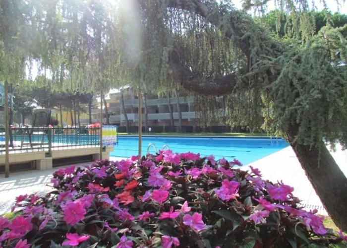 Flat With Terrace Overlooking The Pool Apartamento *